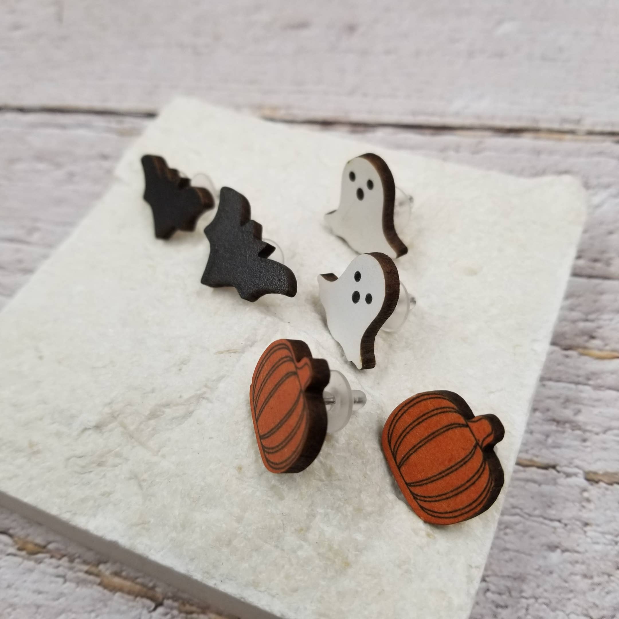 Treasure Wholesale - Wholesale Stud/Post Earrings - Halloween Ghost Pumpkin Bat Earrings4