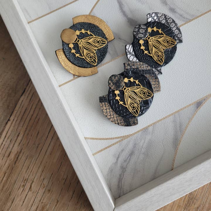 Broche Borboleta-da-noite em couro reciclado e banhado a ouro por atacado de Onëhj