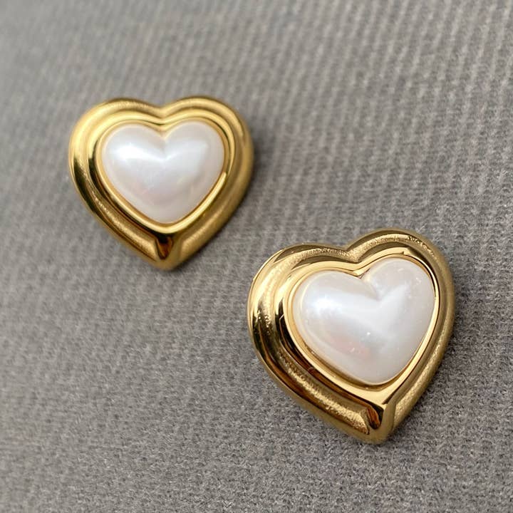 Mio Queena - Wholesale Stud/Post Earrings - Pearl Heart 18K Gold Plated S.Steel Stud Earrings - FGS1
