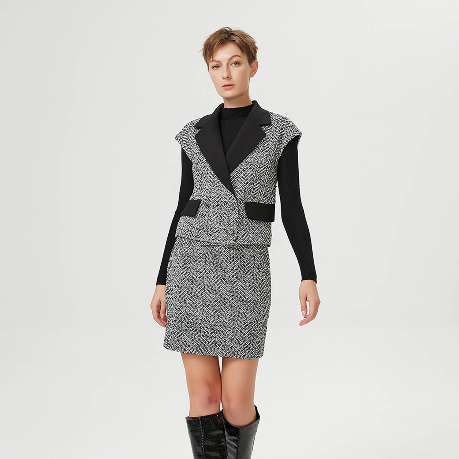 Black and white Short straight tweed skirt for wholesale on Faire2