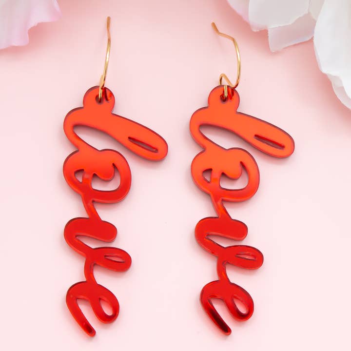 Boucles d'oreilles Love, pendants en acrylique rouge, boucles d'oreilles Saint-Valentin pour la vente par Momenti di Vita