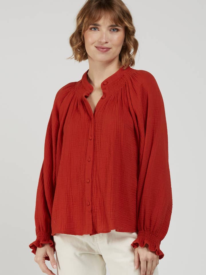 INDIA - Lange blouse met gesmokte mouwen blauw voor wholesale door Andy & Lucy