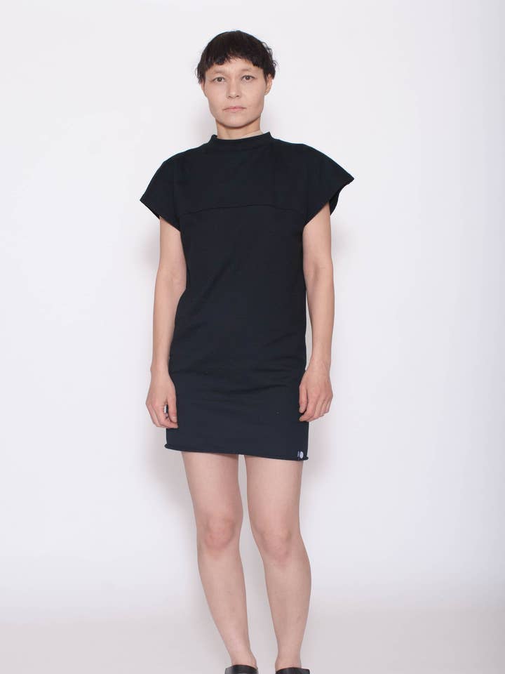 Papill MINI ekologisk bomullsklänning - svart för wholesale av KOLO Berlin