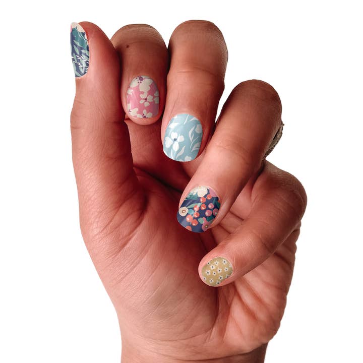 Ivy & Ash - Wholesale Nail Art/Decal - Flower Girl | Trendy Muted Floral Print Nail Wrap Set
