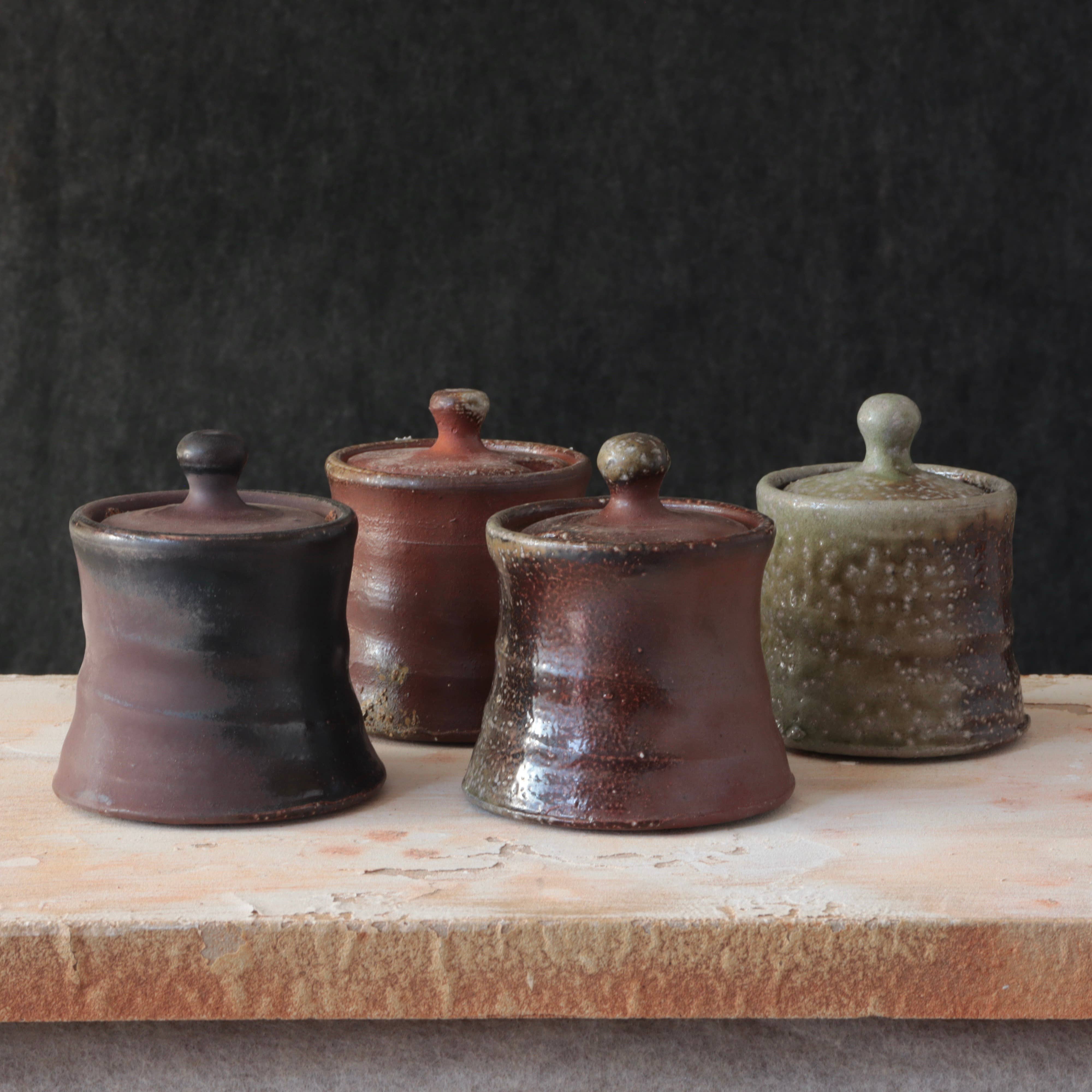 Matt Fishman Pottery - Vente Pots - Pots à sucre en forme de sablier cuits au soda foncé1