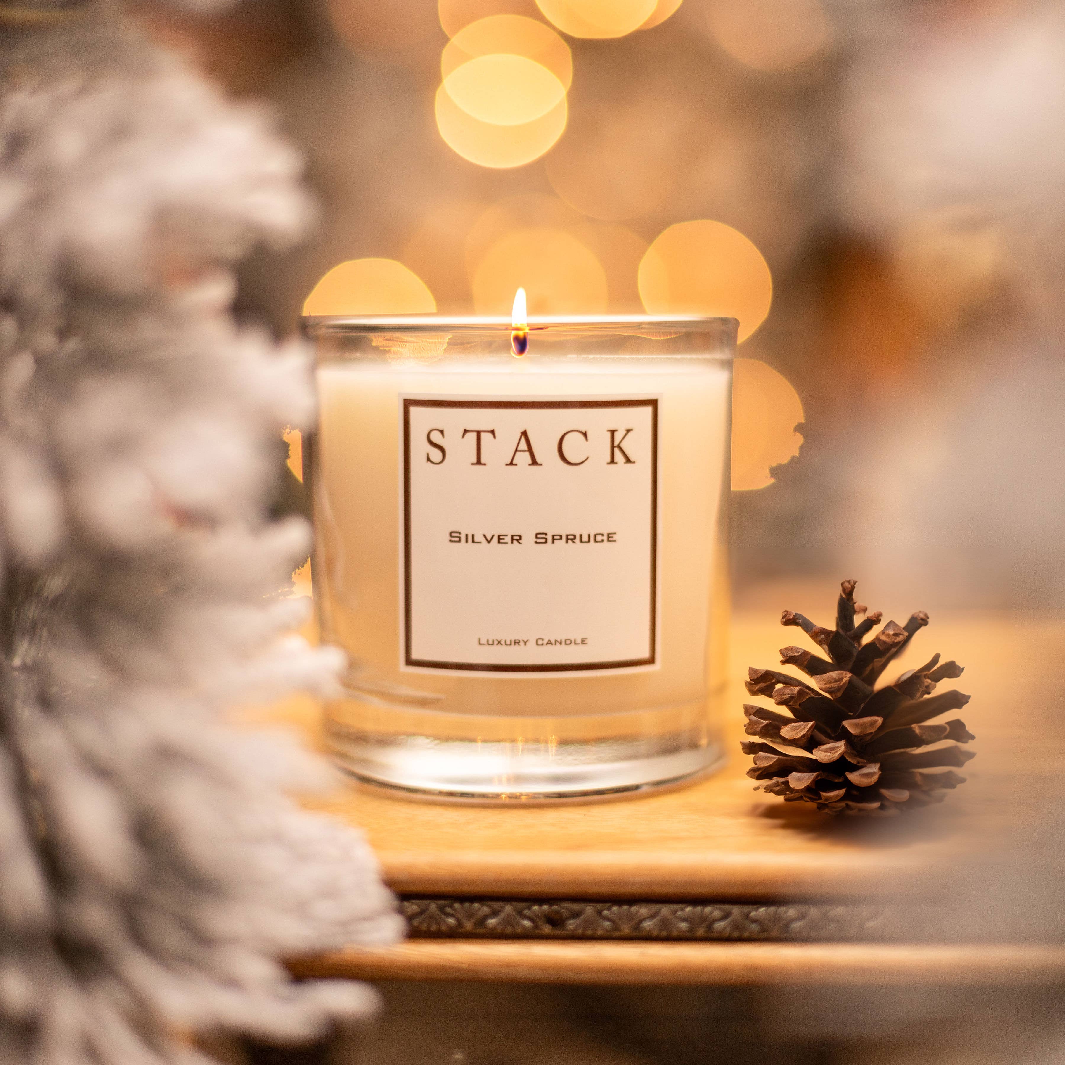 STACK The Fragrance of Gratitude - Vente Bougie en bocal - Bougie en épicéa argenté - Décor de Noël1