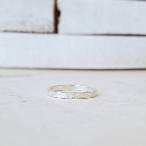Anneau à sable en argent sterling de 2 mm pour la vente par Kuriosities