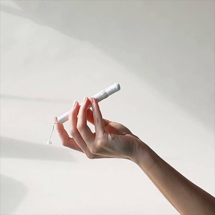 Iris + Arlo - Wholesale Tampon - 100% Organic Cotton Applicator Tampons - Regular (Box of 16)10