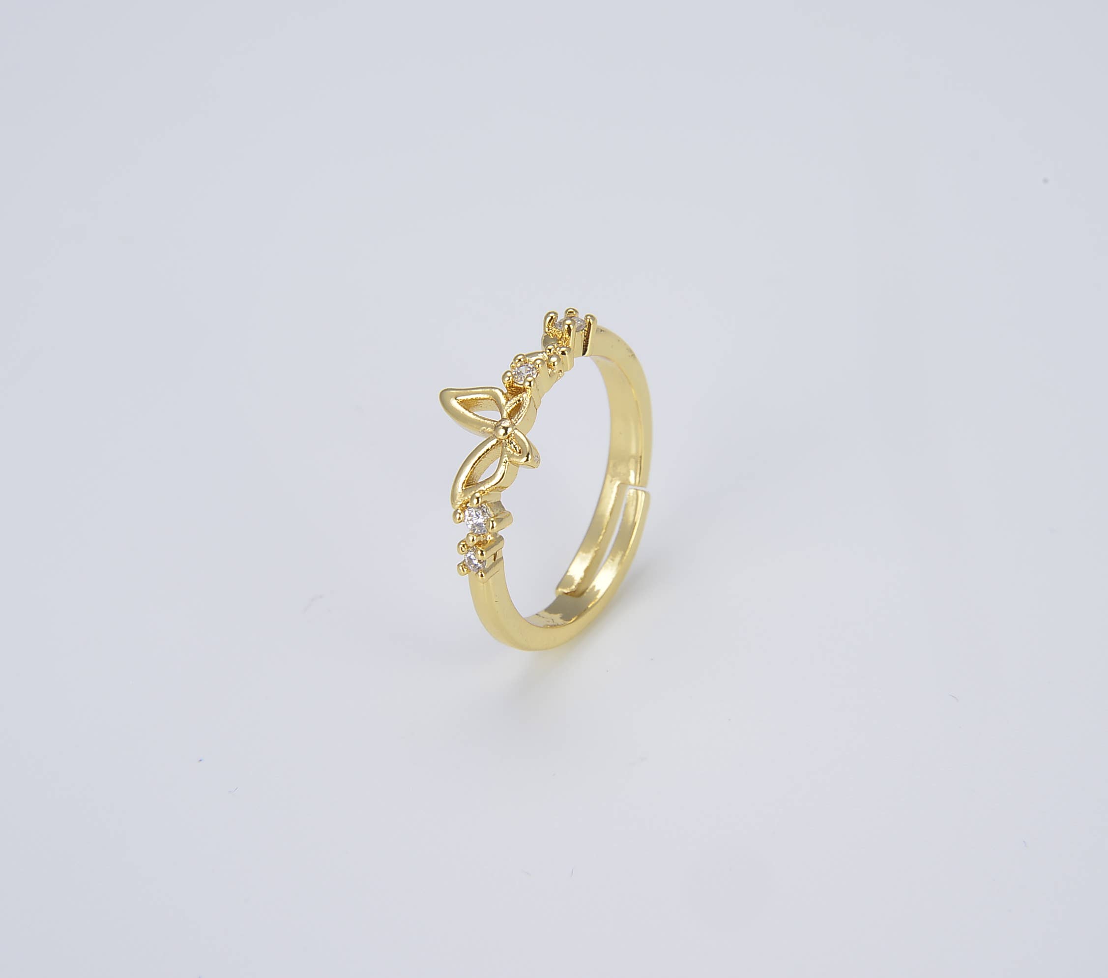 Beads Creation – Großhandel Mehrsteinige Ringe – 18K vergoldeter verstellbarer Schmetterlingsring mit mehreren Steinen0