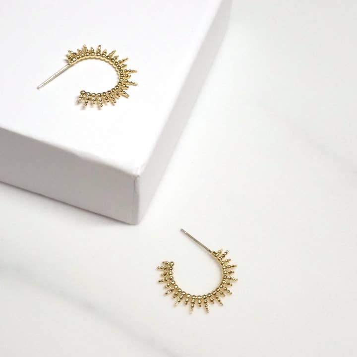 Adorn512 - Vendita all'ingrosso Orecchini a cerchietto - Sunburst Huggies1