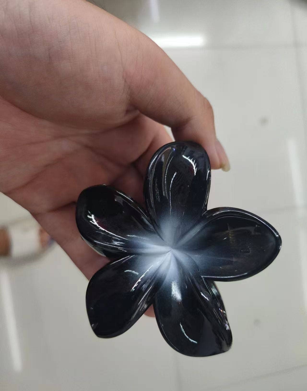 LadyJuneAccessories – Engroshandel Hårspænde - Dame – Blomst hårklemme med ombré strandklo – hårtilbehør og gaver3