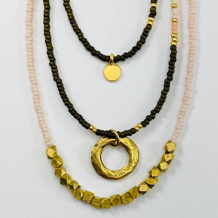 Browns - Juego de collar de triple cuentas, color dorado y hamm para venta al por mayor de Sarah Crawford Handcrafted