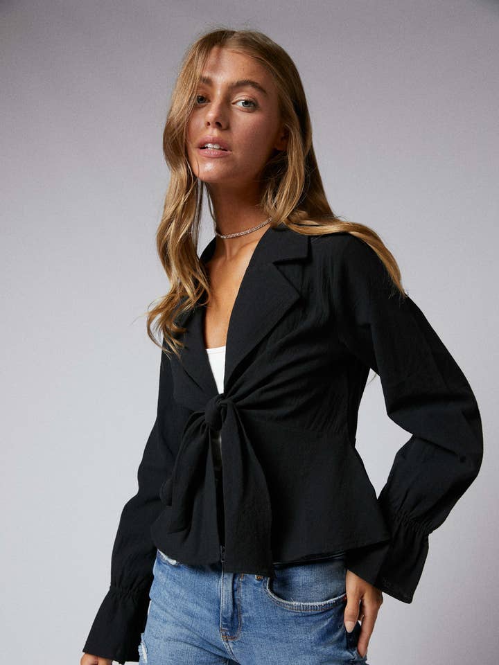 Cerule - Wholesale Jas - Dames - J009-A07 Peplum-jas met ruches en lange mouwen en strikvoorkant5