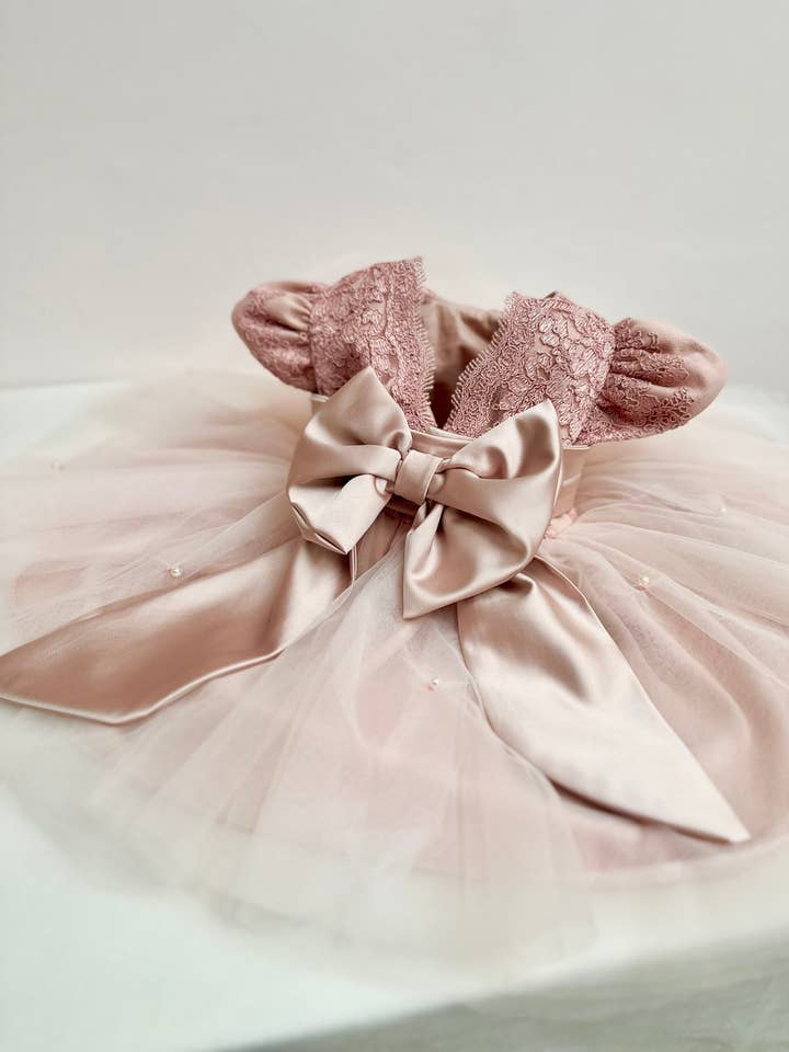 Kanten jurk met kralenrok voor wholesale door La Boutique dei Bambini