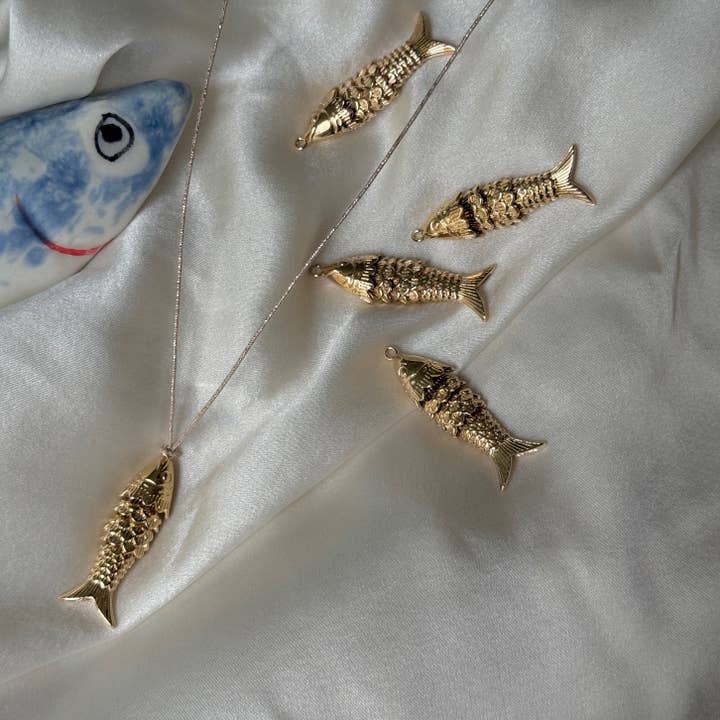 Sophie Deschamps Bijoux - Wholesale Pendant/Charm Necklace - SARDINA NECKLACE, gold and silver plated fish (CAT74)9