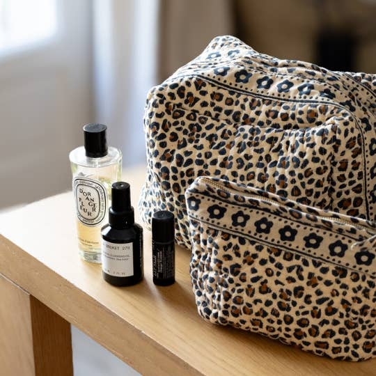 Love Explorers – Großhandel Schmink-/Kosmetiktasche – Make-up-Tasche - beige Leopard9