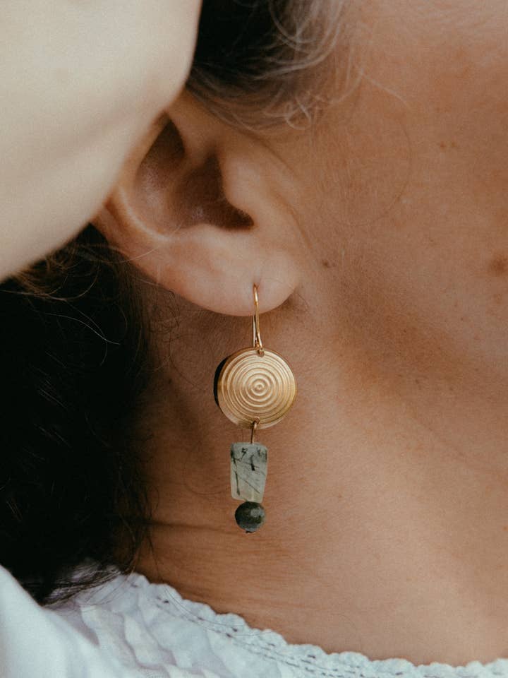 Boucles d'oreilles Amara pour la vente par Found & Feral