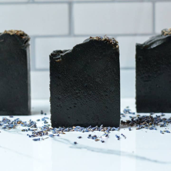 Charcoal + kokosmelk voor wholesale door Nativida Handmade