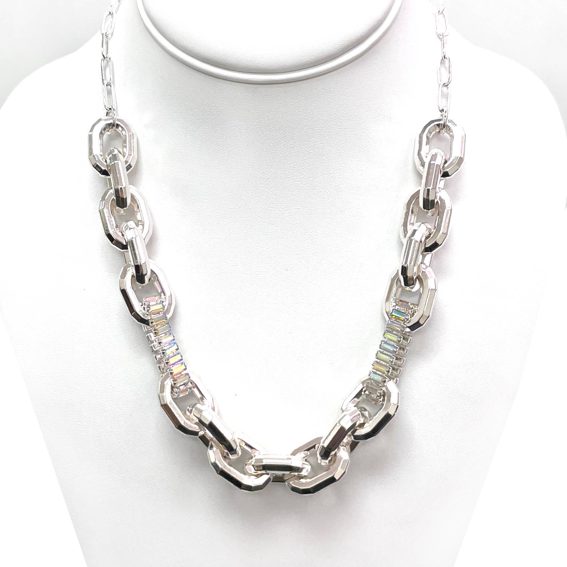 StarryNYC – wholesale Kedjehalsband – Tjock kedja kopplad med baguette pärlhalsband8