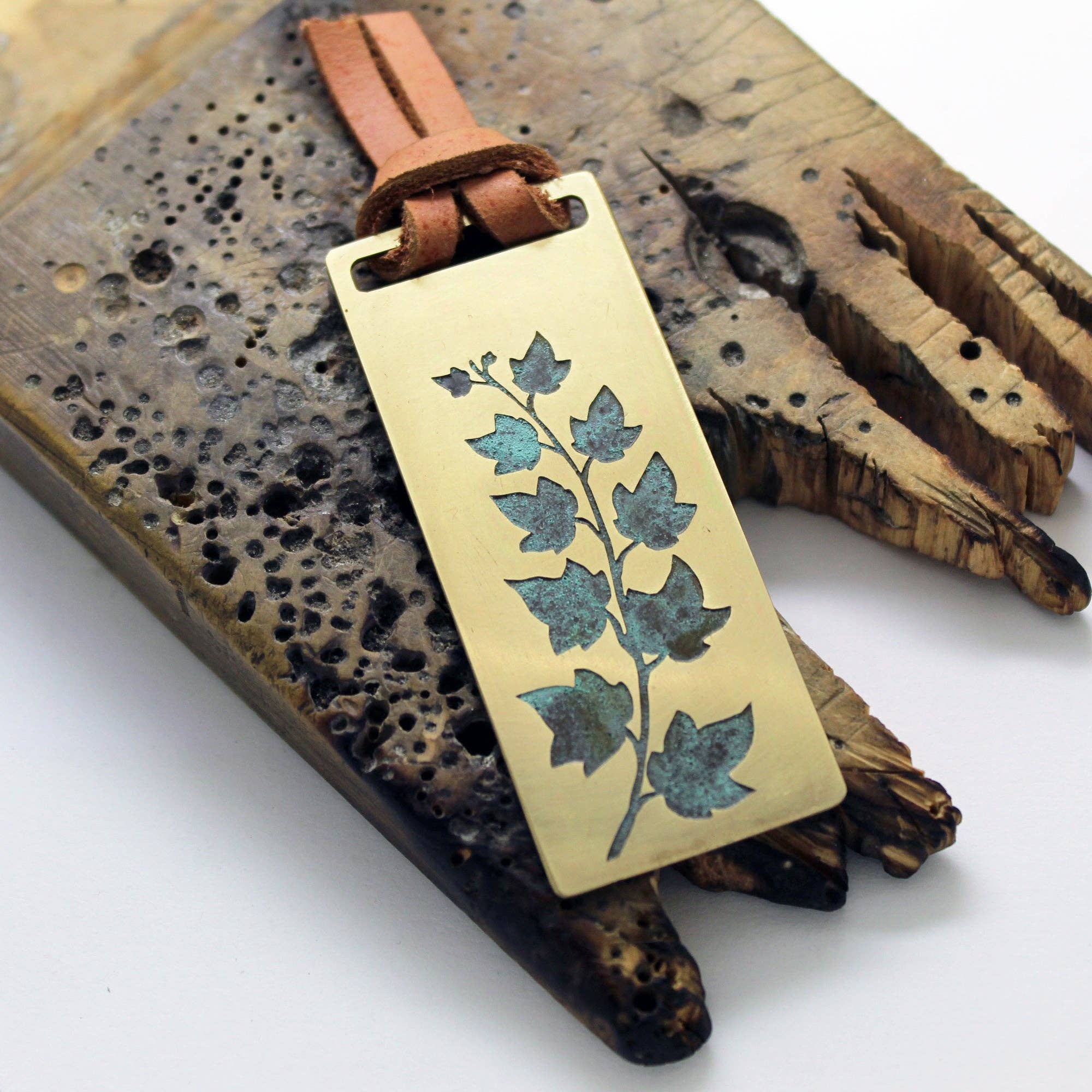 Plataica - Wholesale Bookmark - Brass bookmark with ivy engraving4