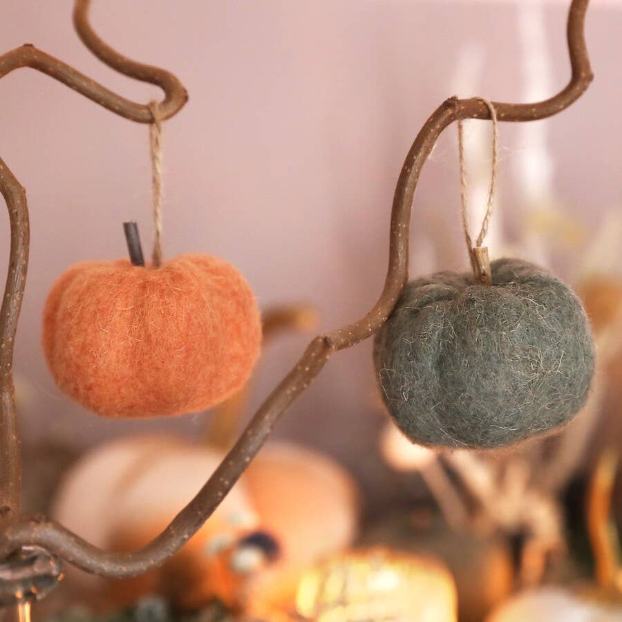 Lisa Angel – wholesale Ornament – Felt Pumpkin Hanging Decoration1