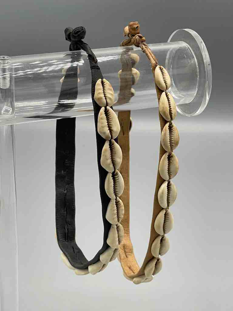 The Niger Bend - Wholesale Choker/collar - Single Line Cowrie Shell Solid Color Leather Clasp Choker Necklace-Mali