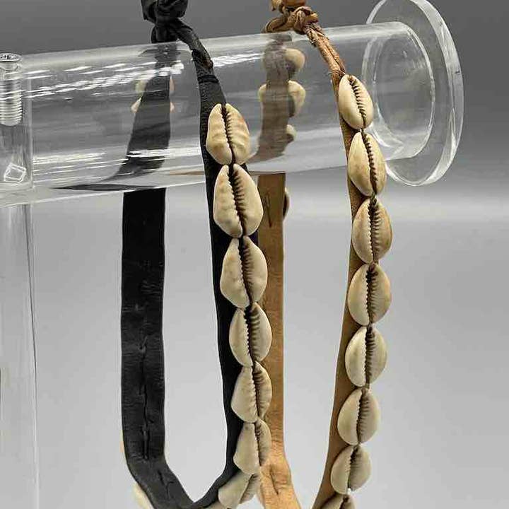 The Niger Bend - Wholesale Choker/collar - Single Line Cowrie Shell Solid Color Leather Clasp Choker Necklace-Mali0
