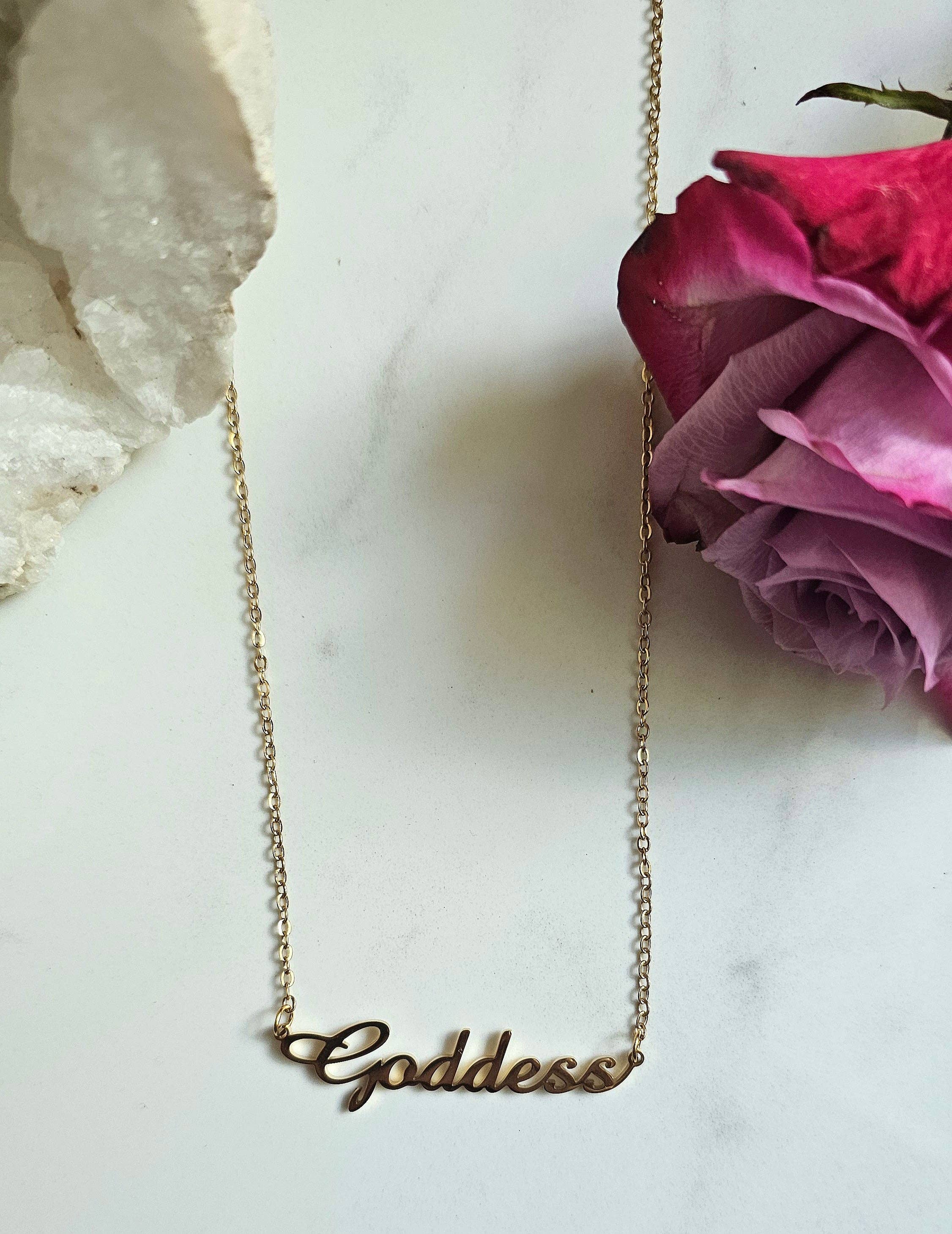 Moon Goddess – Großhandel Kette mit Anhänger/Charm – 18k vergoldete Göttinnen-Halskette5