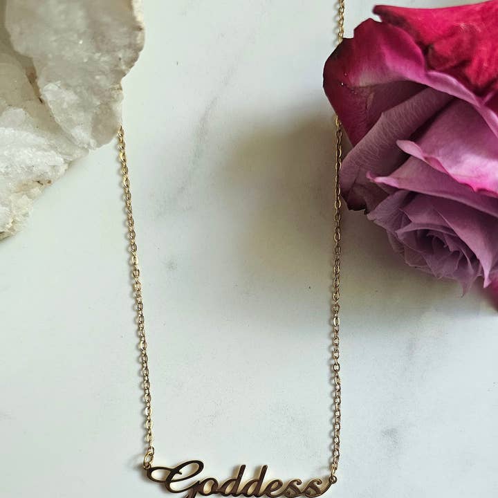 Moon Goddess – Großhandel Kette mit Anhänger/Charm – 18k vergoldete Göttinnen-Halskette5