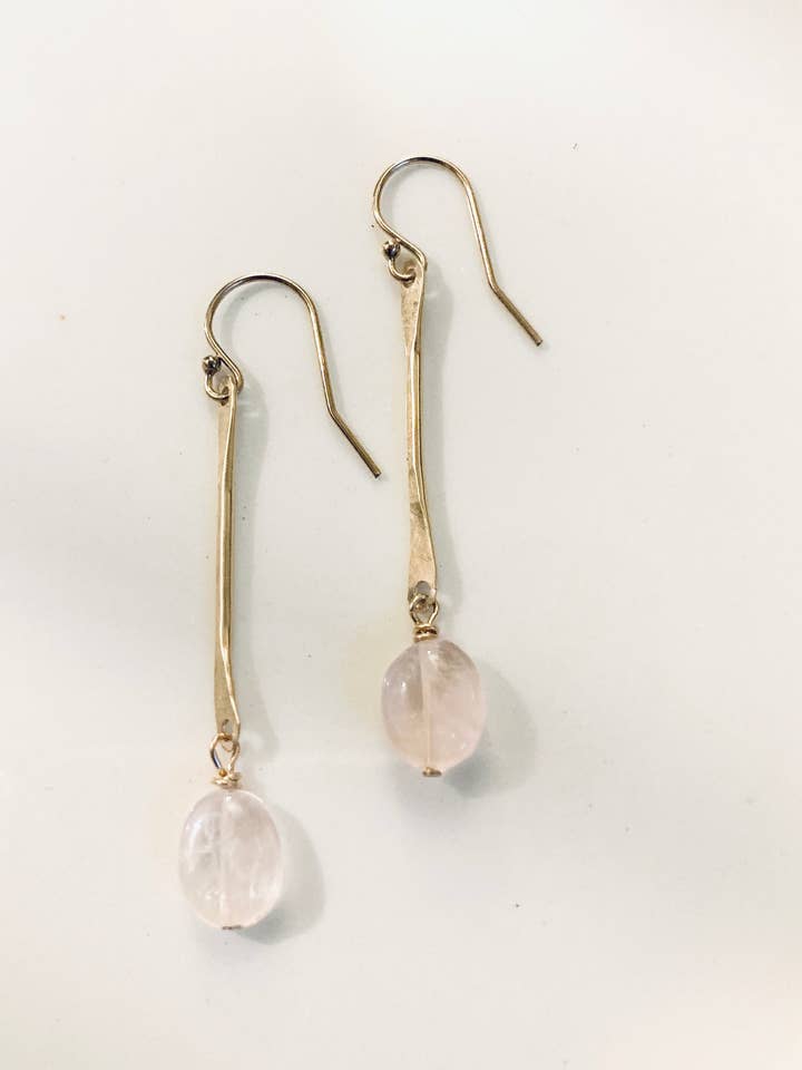 Boucles d'oreilles Nova Bar + en quartz rose pour la vente par Zahavah Jewelry