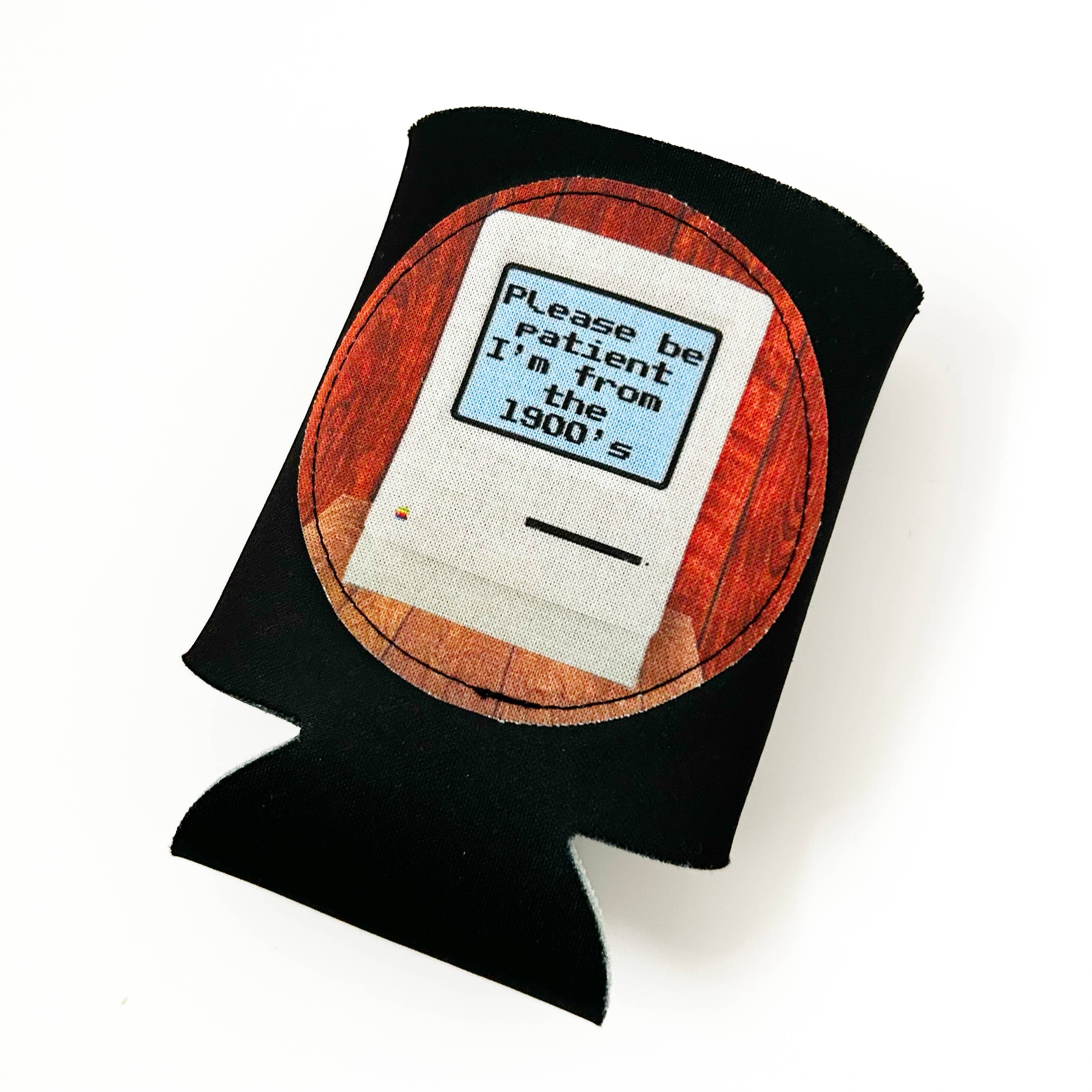 Hip Violet - Vente Housses de boisson - Veuillez être patient, je viens des années 1900, refroidisseur de canettes.1