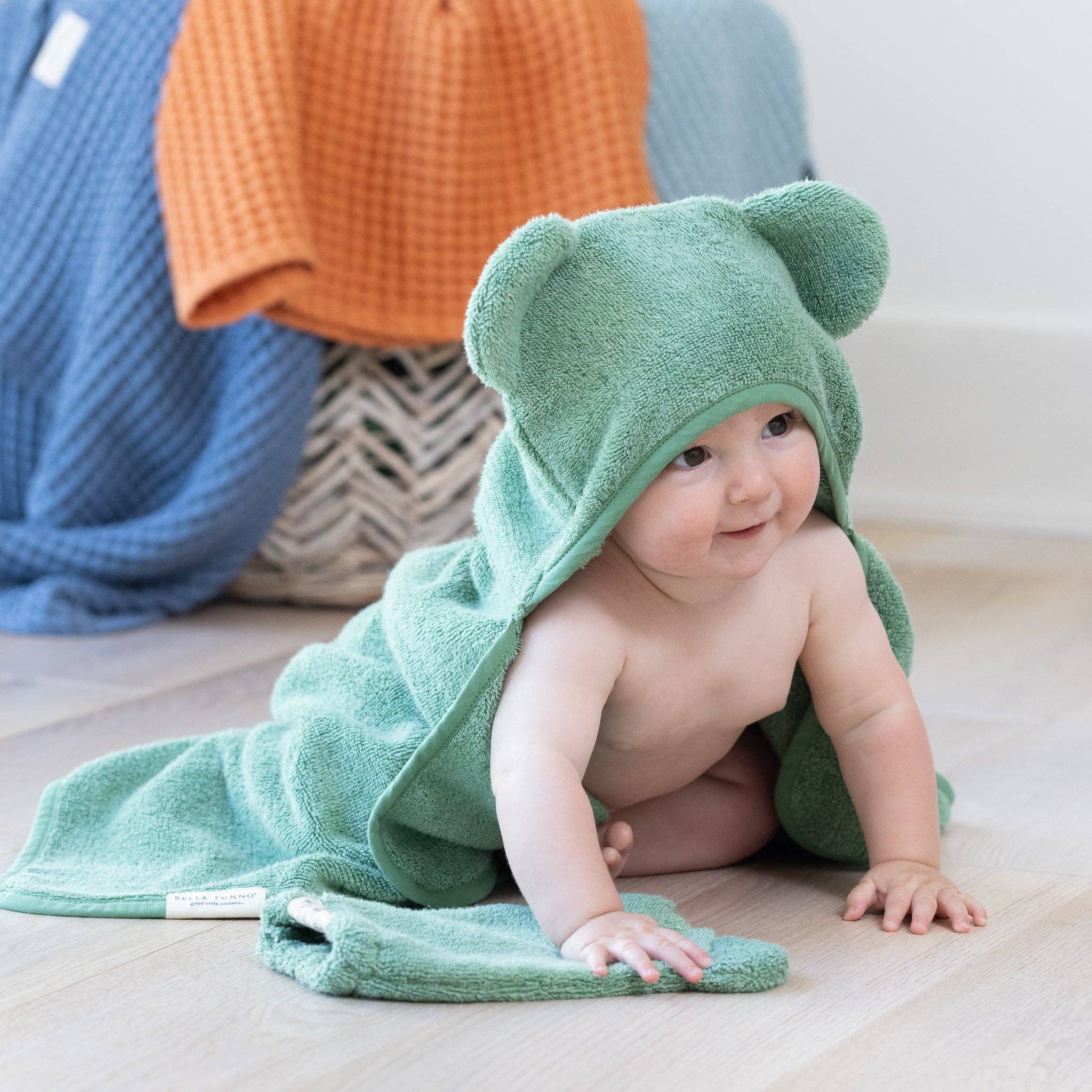 Green Hooded Towel + Wash Mitt Set Sea Foam for wholesale on Faire2