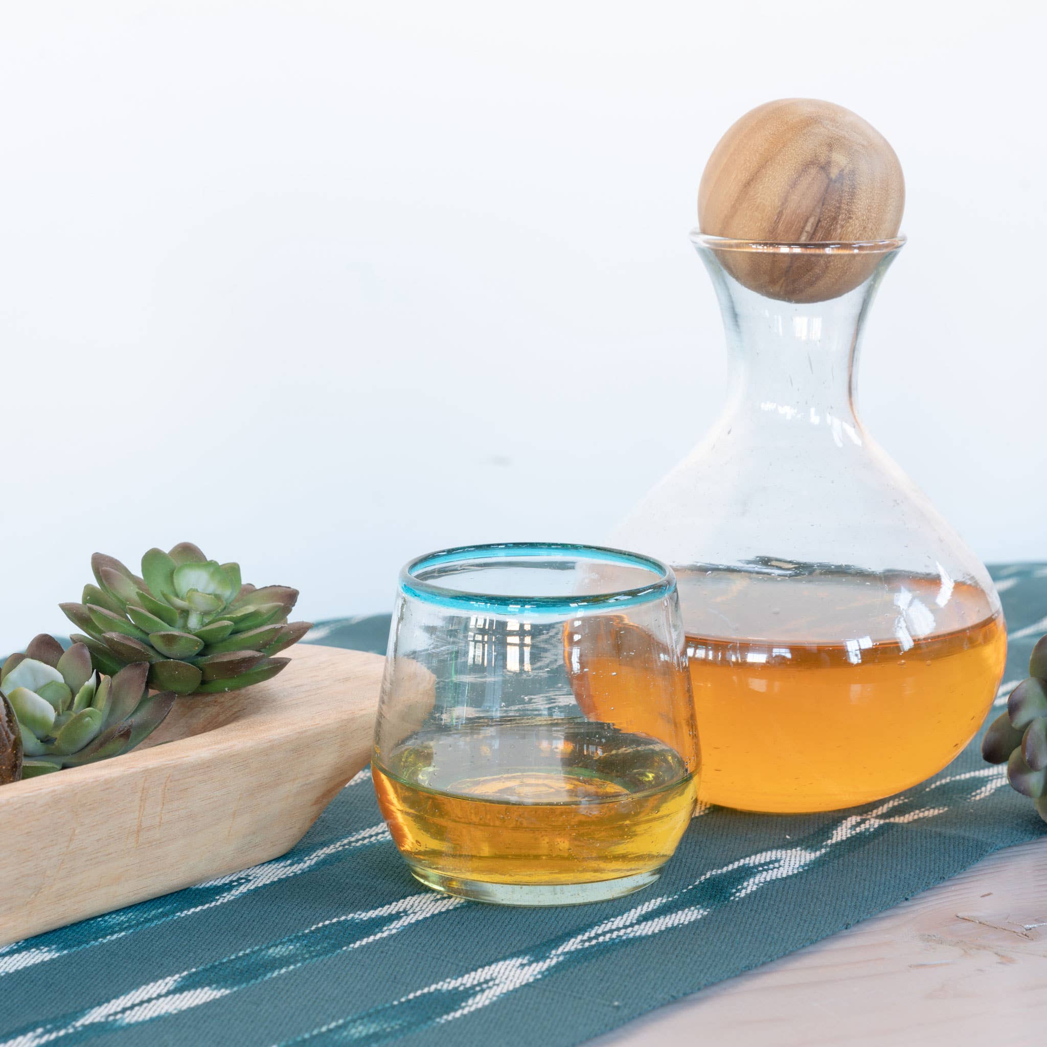 Sobremesa - Wholesale Wine Glass - Aqua Rim Roly Stemless Wine Glass | Barware | Glassware5