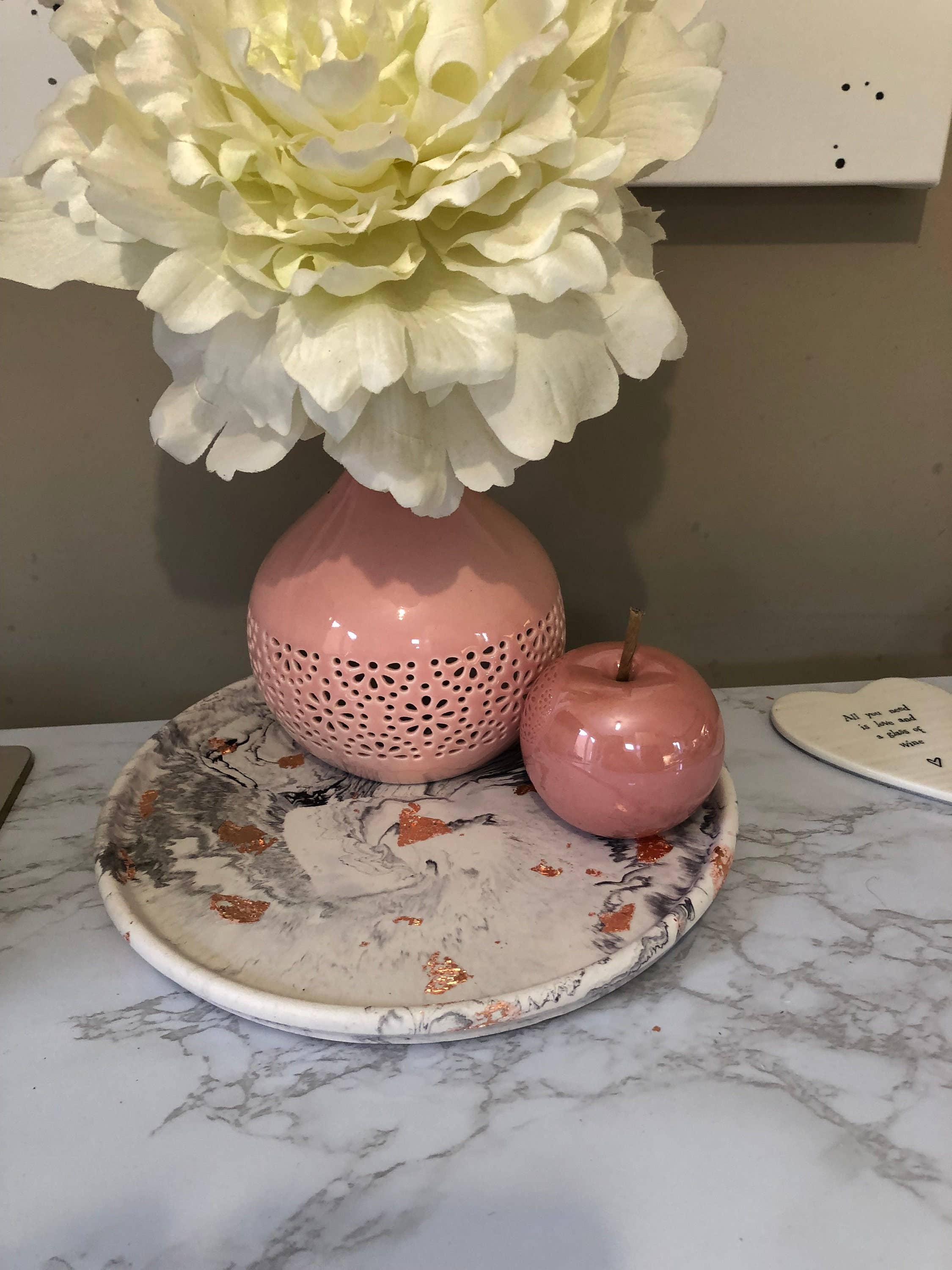 Eco Homeware Studio - Wholesale Decorative Tray - Handmade Jesmonite Large Circle Tray - Purple Marble Effect3