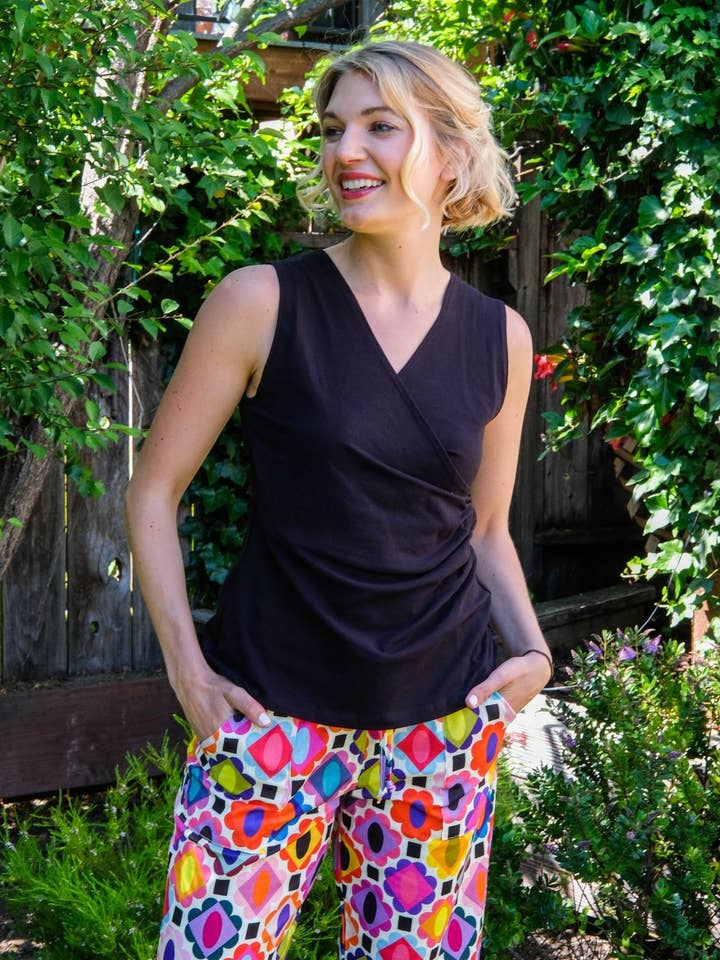 BOBBI top Black for wholesale by Lesley Evers