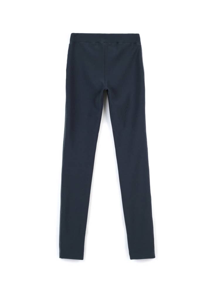 Nero Elegant figure-hugging leggings with faux leather sliming effect for wholesale on Faire