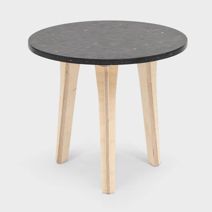 Ply Round Beistelltisch - Marmorierte Kohle für den Großhandel von Otra-Vida