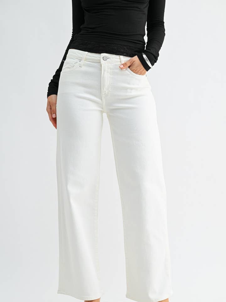 BP457J - OFFWHT - Taille moyenne, jambes larges et fines pour la vente par JUST BLACK DENIM