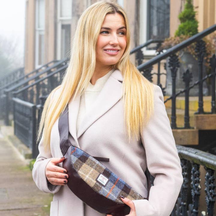 Sac bandoulière en tweed Harris à carreaux bleu et marron pour la vente par maccessori