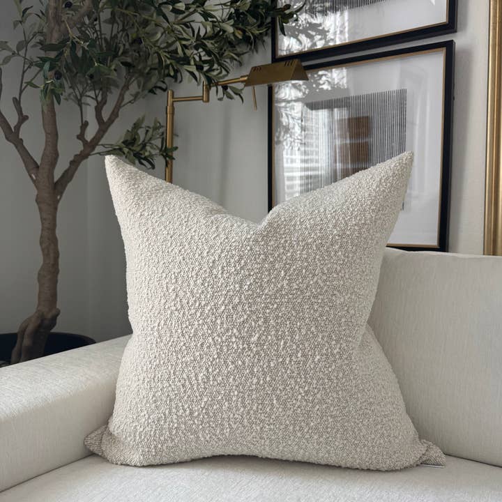 Visually Rich Home – wholesale Throw/decorative pillow – Natural Eggshell Bouclé Pillow3
