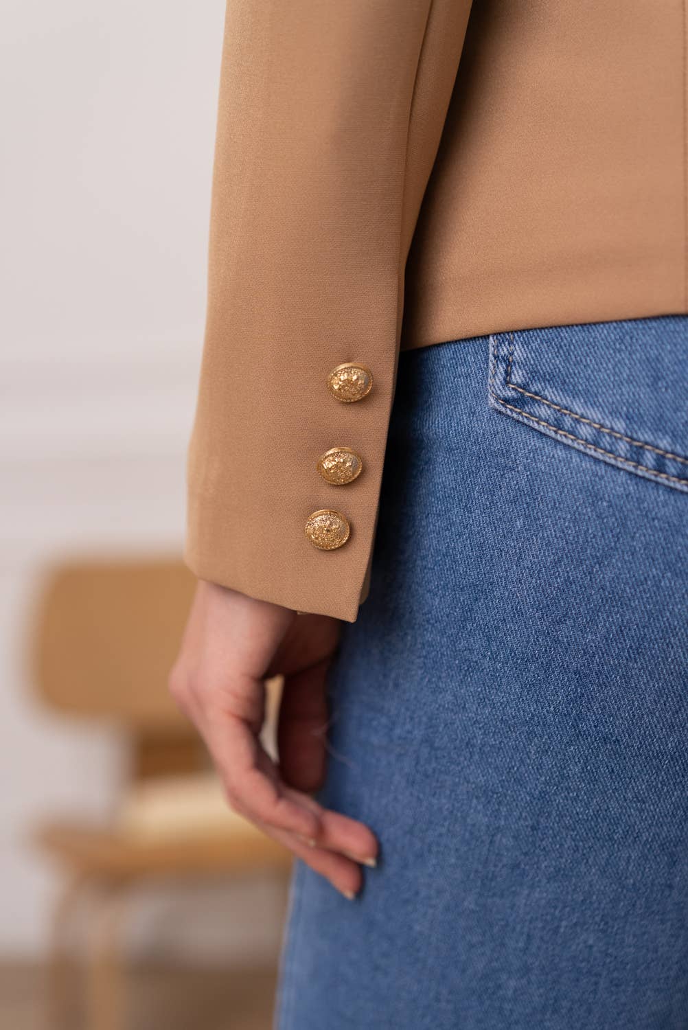 Attentif Paris - Wholesale Blazer - Women's - [Timeless] Fitted double-breasted blazer with gold buttons21