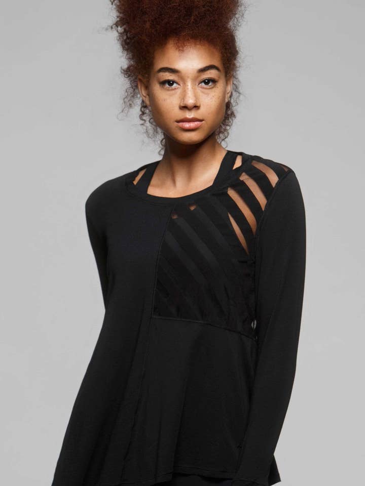 Laura Lace à manches longues pour la vente par Titika Active