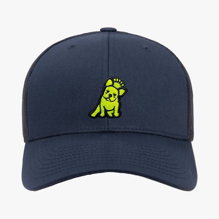 Casquette trucker rétro en édition fluo bleu marine pour la vente par James Bark