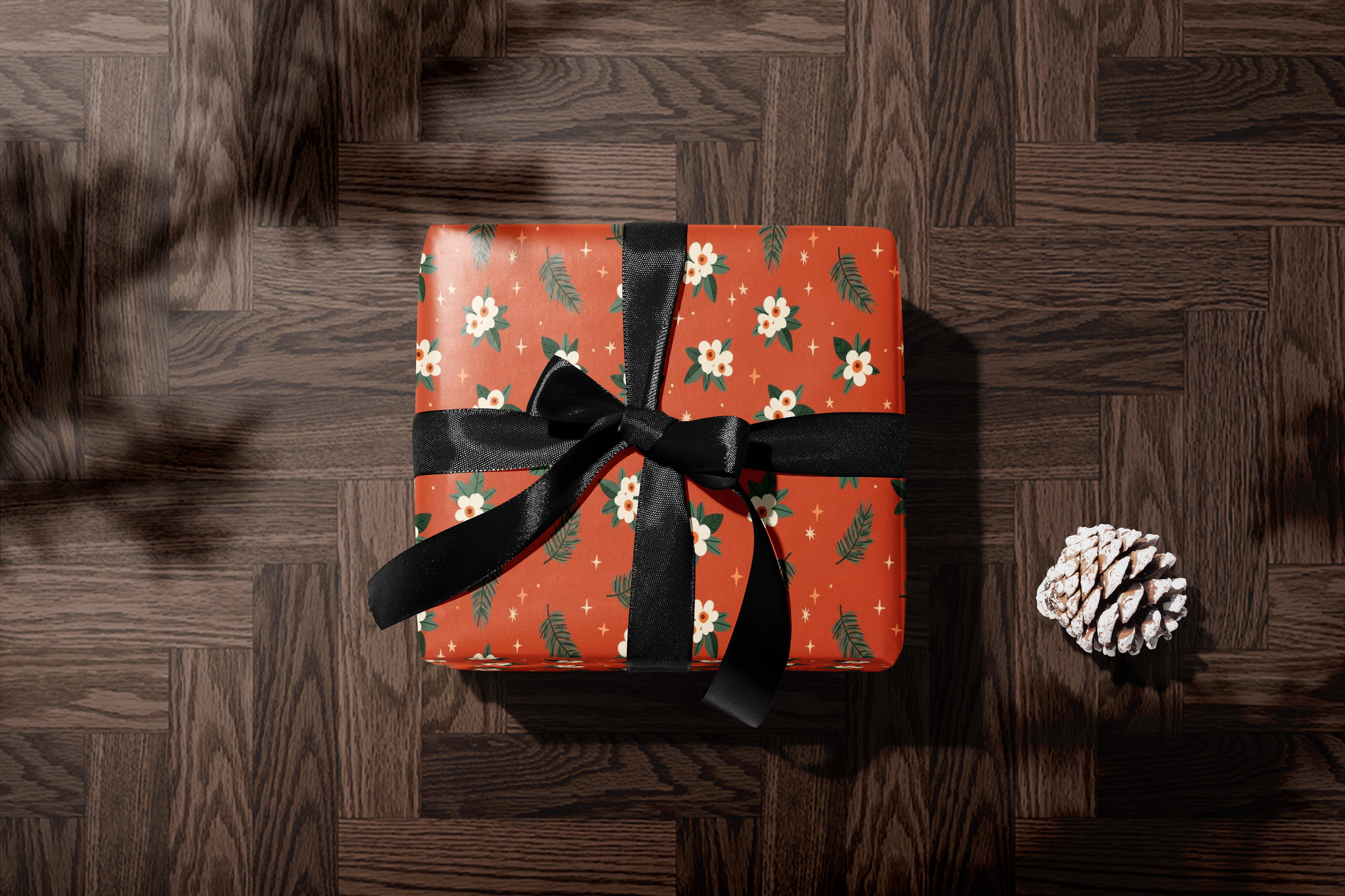 MagicMerchEmporium – wholesale Wrapping paper roll – Floral Gift Wrap with Pine & Stars4