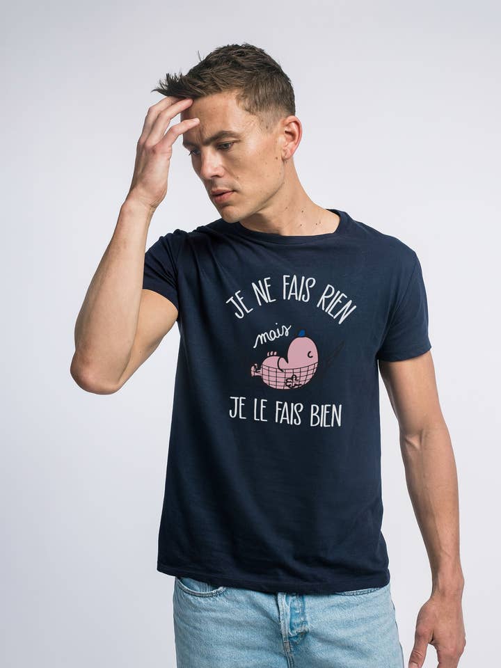 NAVY T-SHIRT HEREN IK DOE NIETS MAAR IK DOE HET GOED voor wholesale door Le Roi du T-shirt