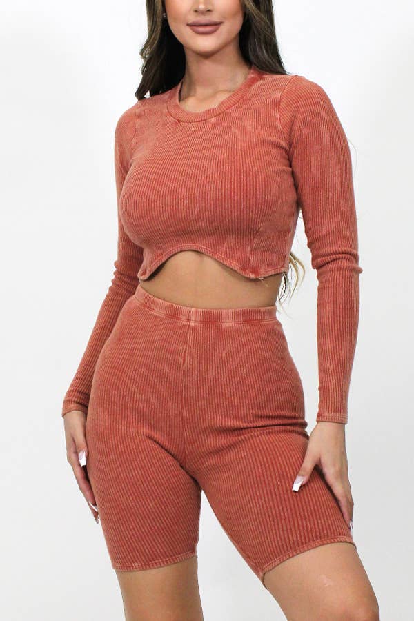 Junie - Wholesale Loungeset - Dames - MINERAL WASHED SHIRT MET LANGE MOUWEN EN BIKER SHORT SET MXST100077