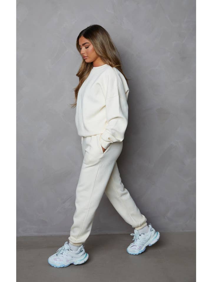 Femme Luxe - Wholesale Lounge set – Women's - Cream Oversized Crew Neck Sweatshirt Cuffed Joggers Loungewe6