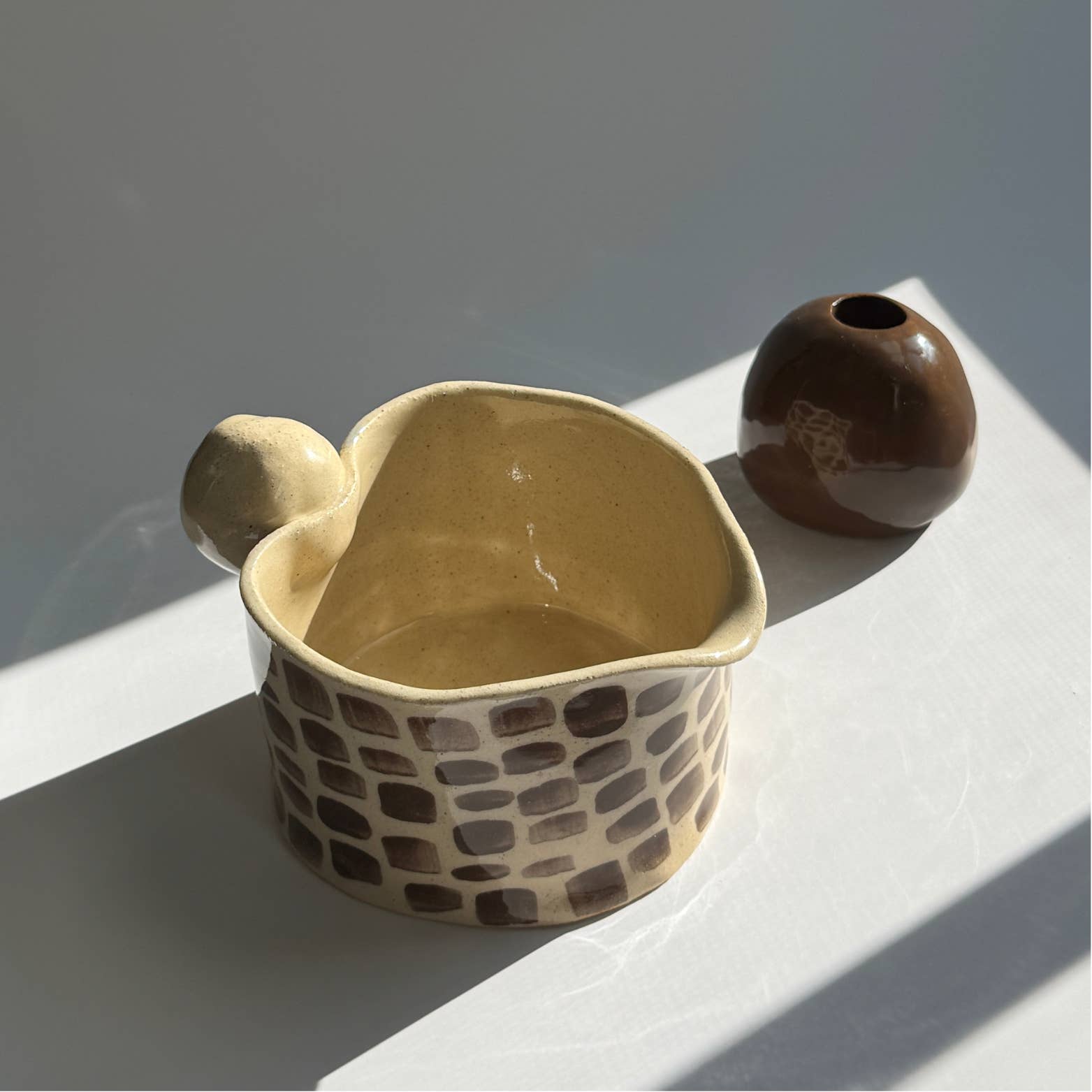 KEIKO IVONNE – Tigela por atacado – Tigela de Matcha Feita à Mão + Suporte para Batedor – Pontilhado Brilhante