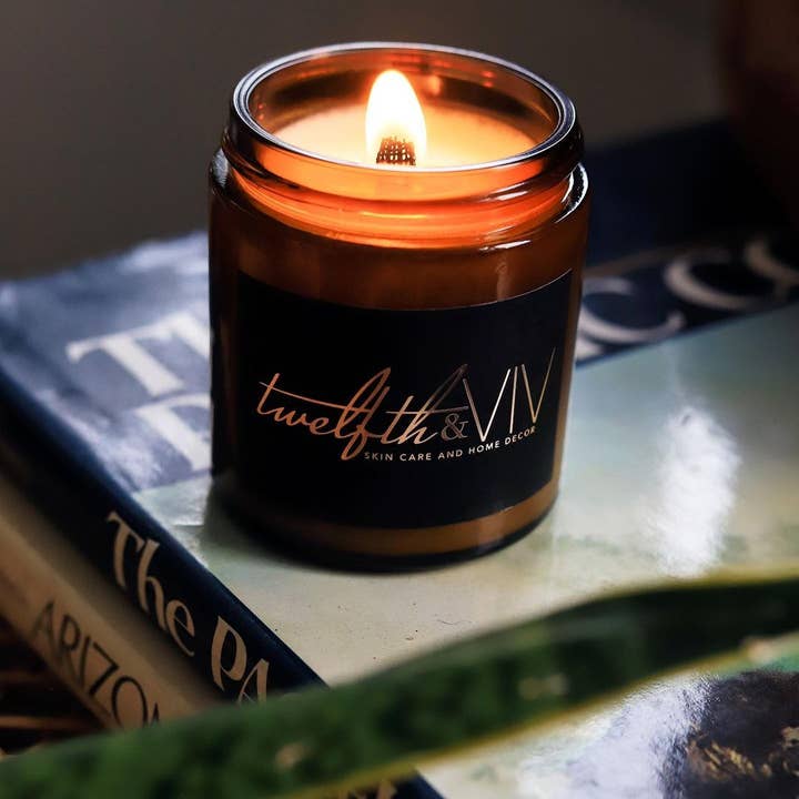 Thé Blanc pour la vente par 12th and ViV LLC