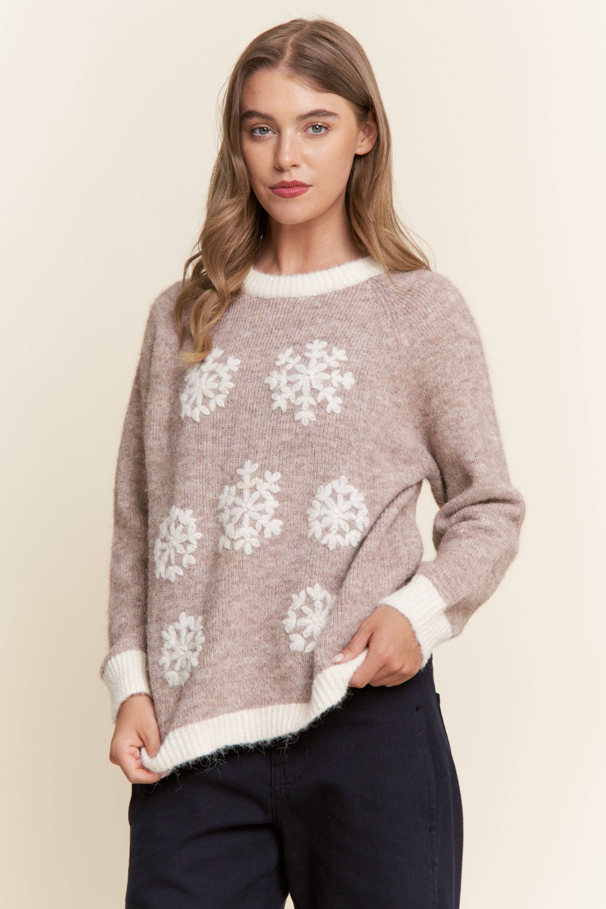 pardo Top de Malha com Flocos de Neve Bordados para venda a revendedores na Faire5